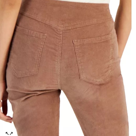NWT CELEBRITY PINK
Juniors' High-Rise Curvy-Fit Flare-Leg Corduroy Pants - Picture 4 of 15